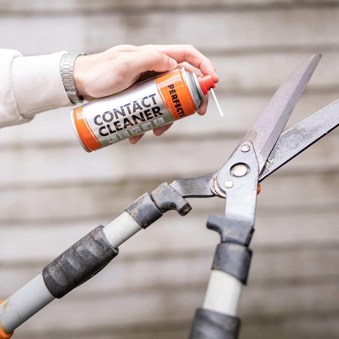 Perfects Spray pulitore oleoso professionale per contatti elettrici da 200ml, Detergente e Lubrificante, Impermeabilizza contro l'umidità e lo sporco, Elimina ossido e resistenze di contatto