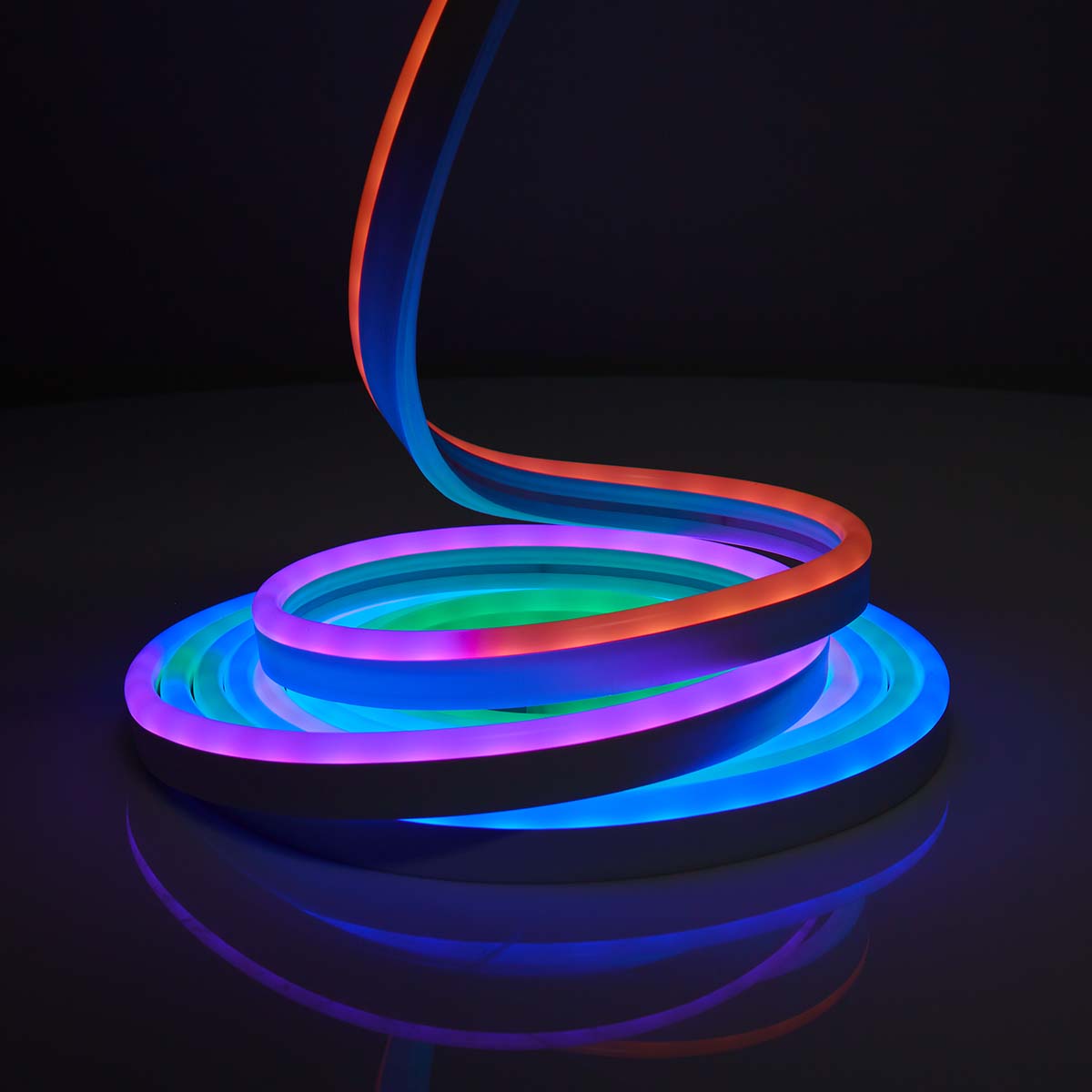 Nedis Striscia LED SmartLife, striscia Led 5 metri compatibile con Google e Alexa, striscia led RGB e Dreamcolor waterproof, 60 led per metro, luce tipo neon