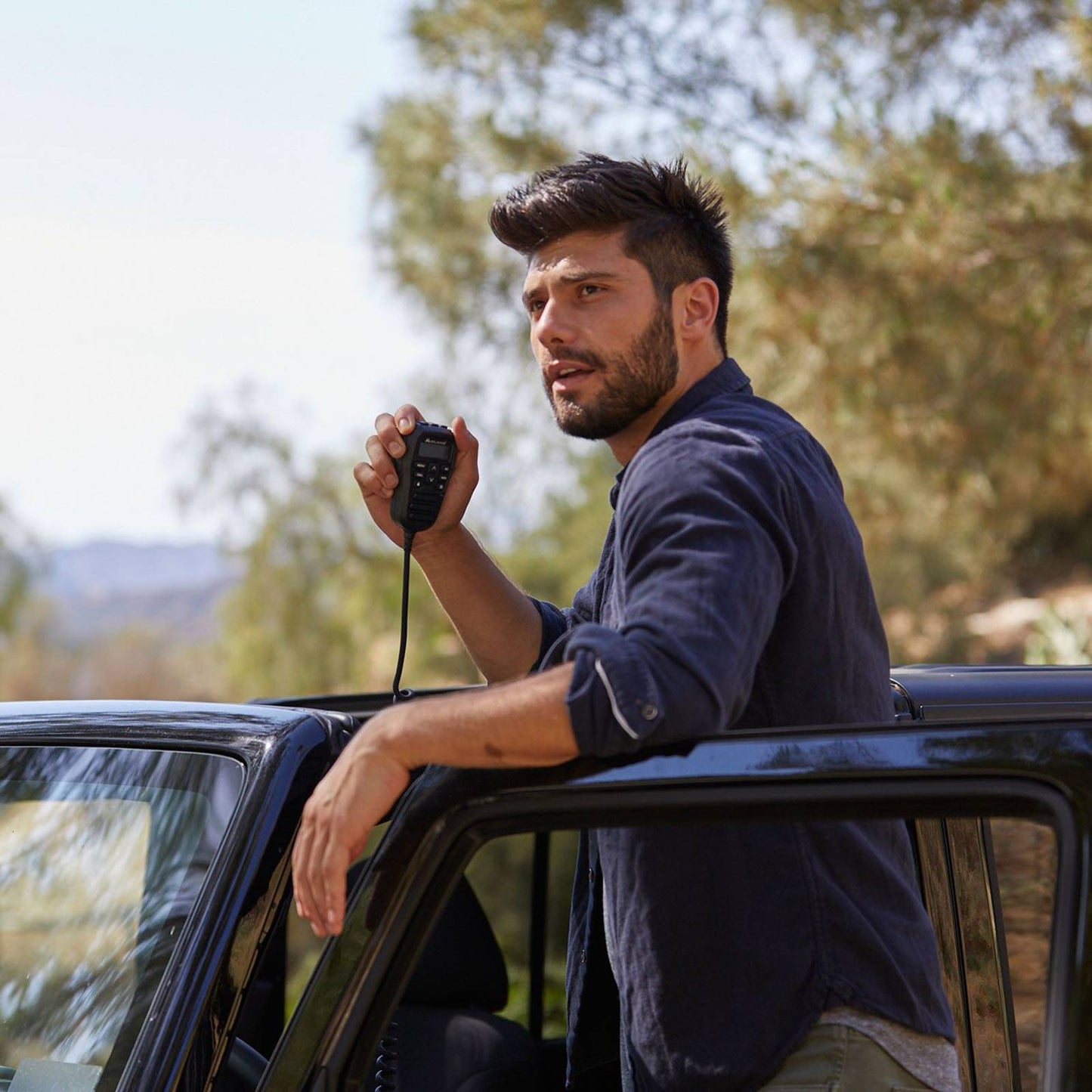 Midland M-5 CB Radio ricetrasmittente veicolare multi banda 40 canali AM/FM, ricetrasmettitore compatto con comandi sul Microfono con Display LCD, Presa 2 Pin Kenwood e USB