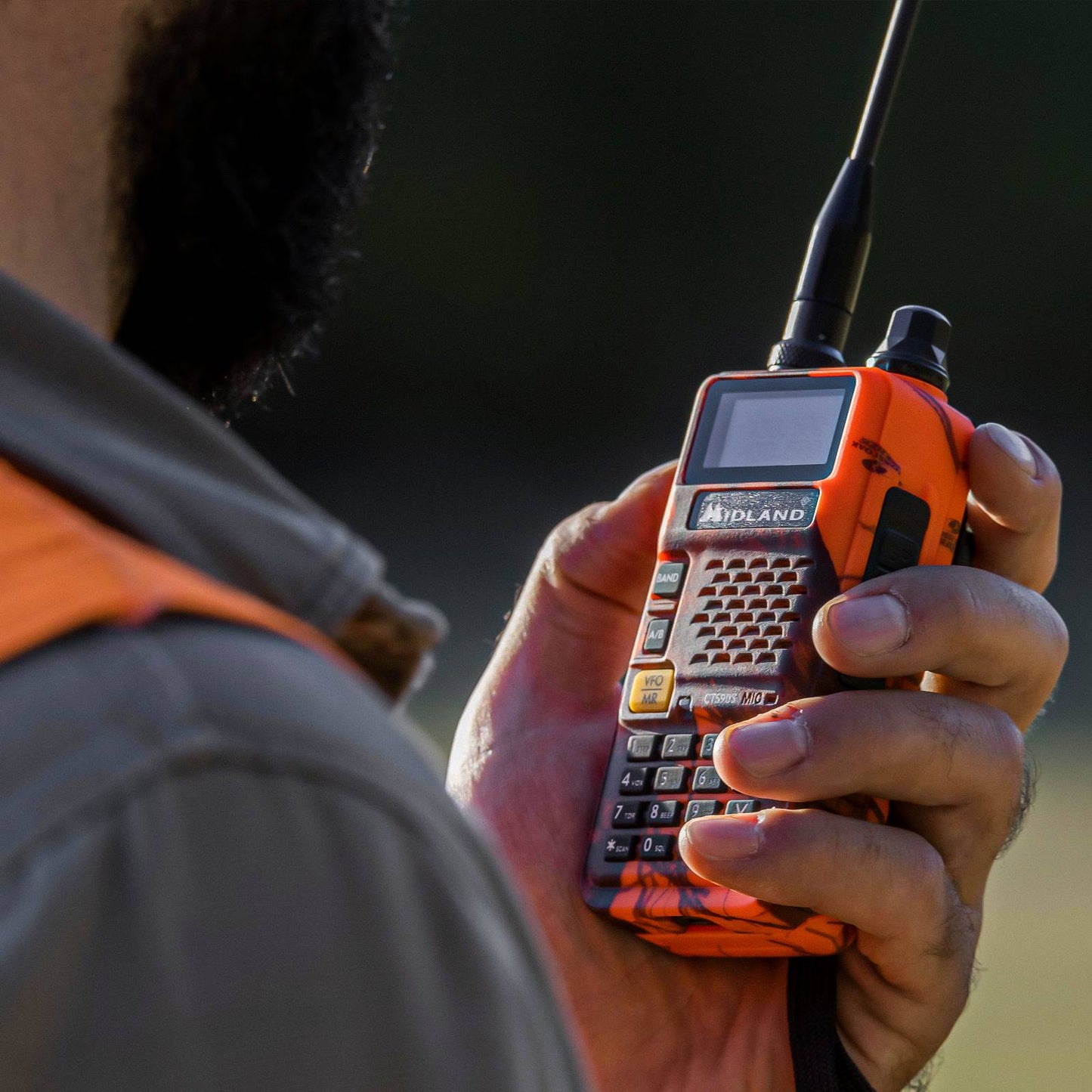 Midland CT590S BLAZE VHF/UHF dual band transceiver with LCD display, integrated 1500mAh battery, up to 128 storable channels with name attribution