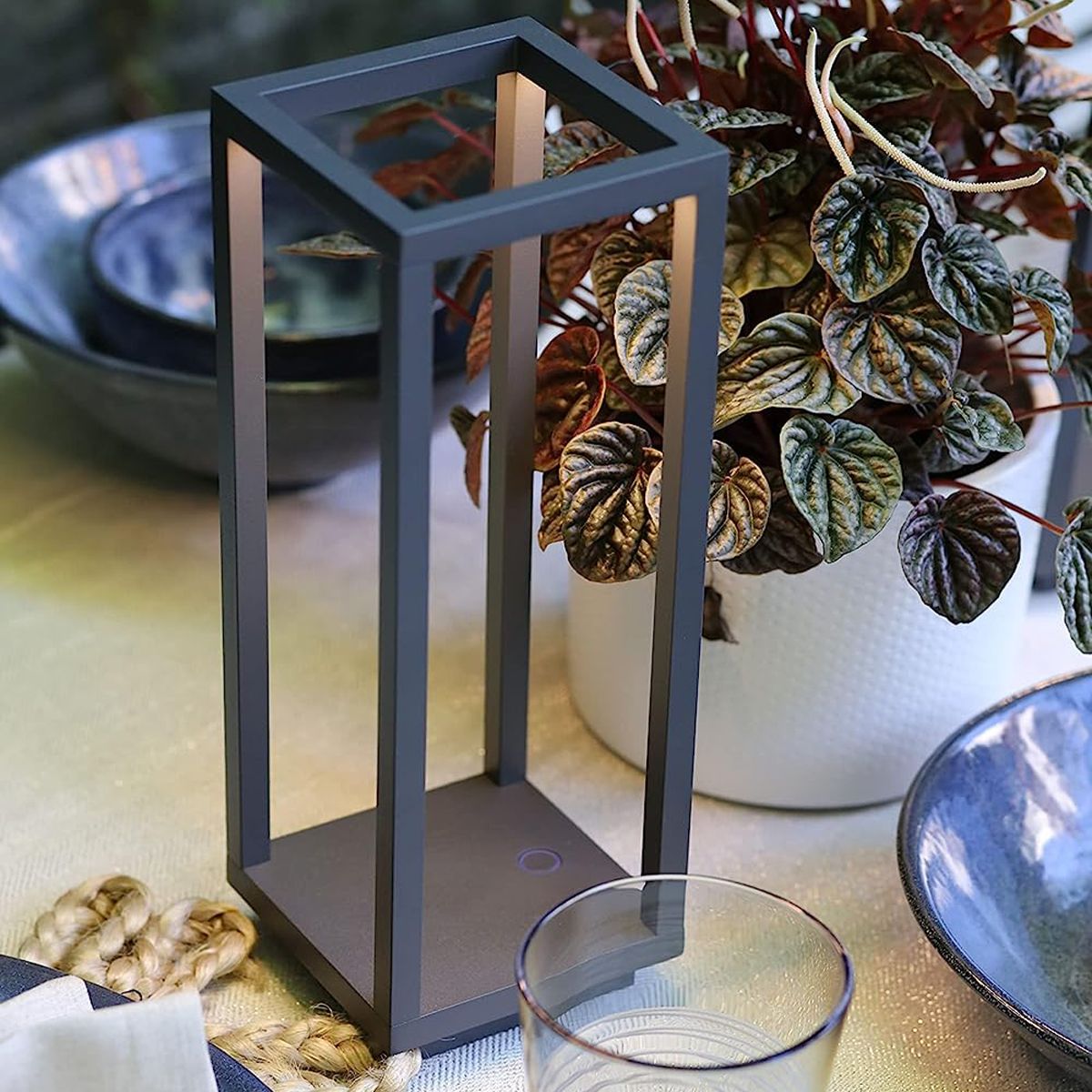 Kelù Ginny Lampe de table LED sans fil rechargeable H28cm, variateur tactile de température, 240 lumens, corps en aluminium gris, durée 7 heures, IP54