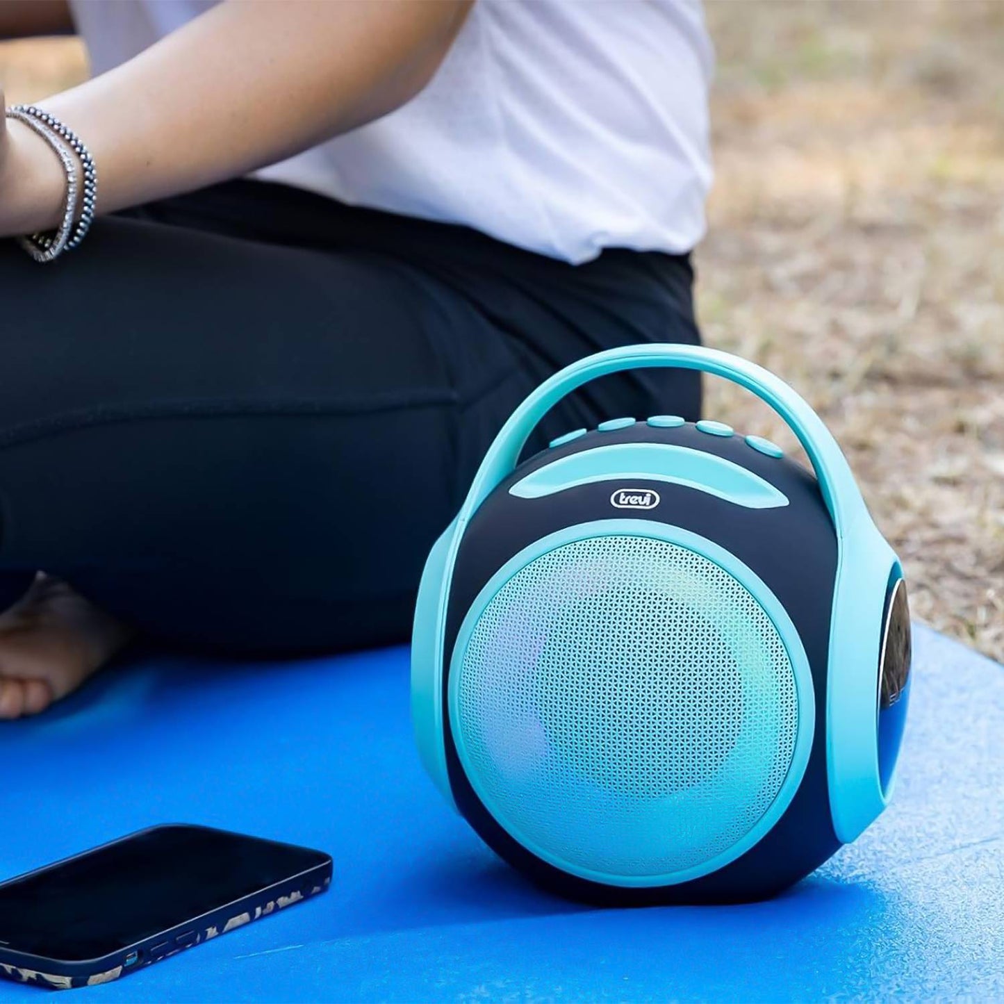 Trevi XR Jump Cassa altoparlante portatile wireless 20W a batteria ricaricabile con presa di ricarica USB-C, connettività USB, Micro SD e AUX, resistente all’acqua IPX5, turchese